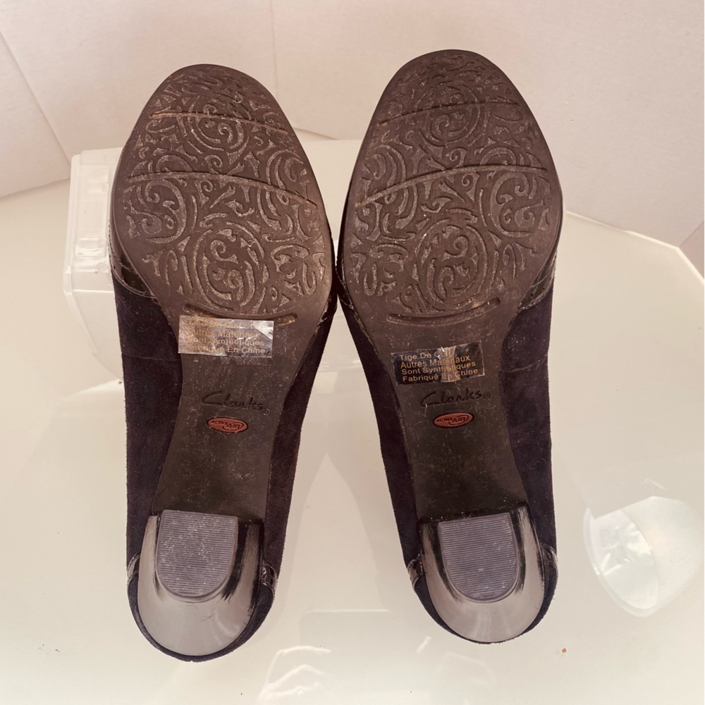 CLARKS Black Leather Sz 9M Slip on Block heels Trim Accent Comfy Career Pumps - Picture 6 of 9